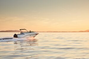 SEA RAY SUN SPORT 230 OUTBOARD MODRÁ