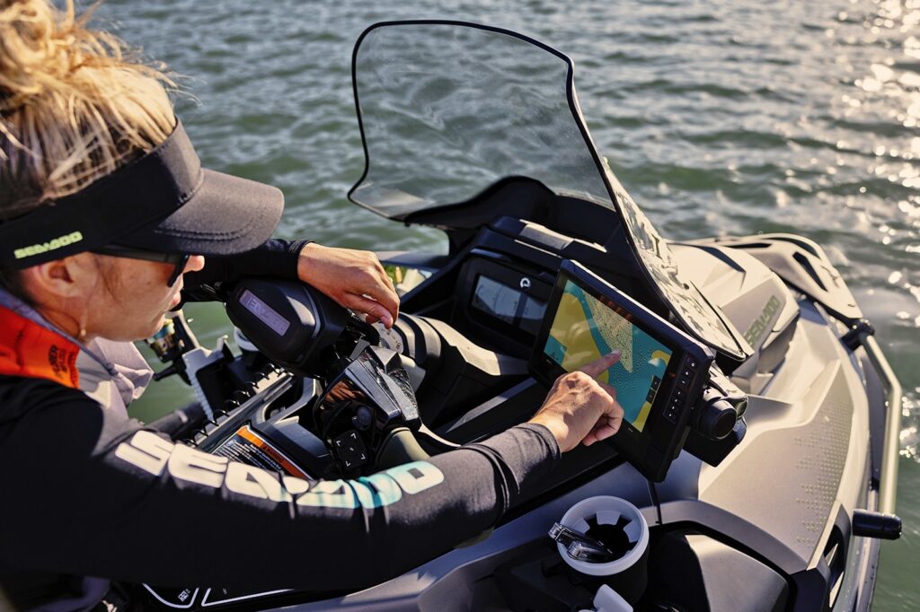 Skútr vodní Sea-Doo FishPro APEX 300 iDF