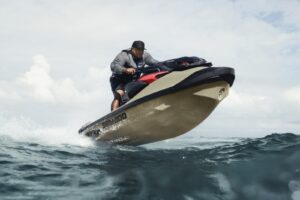 Skútr vodní Sea-Doo RXP XRS 1-up 325hp Audio písková metalíza
