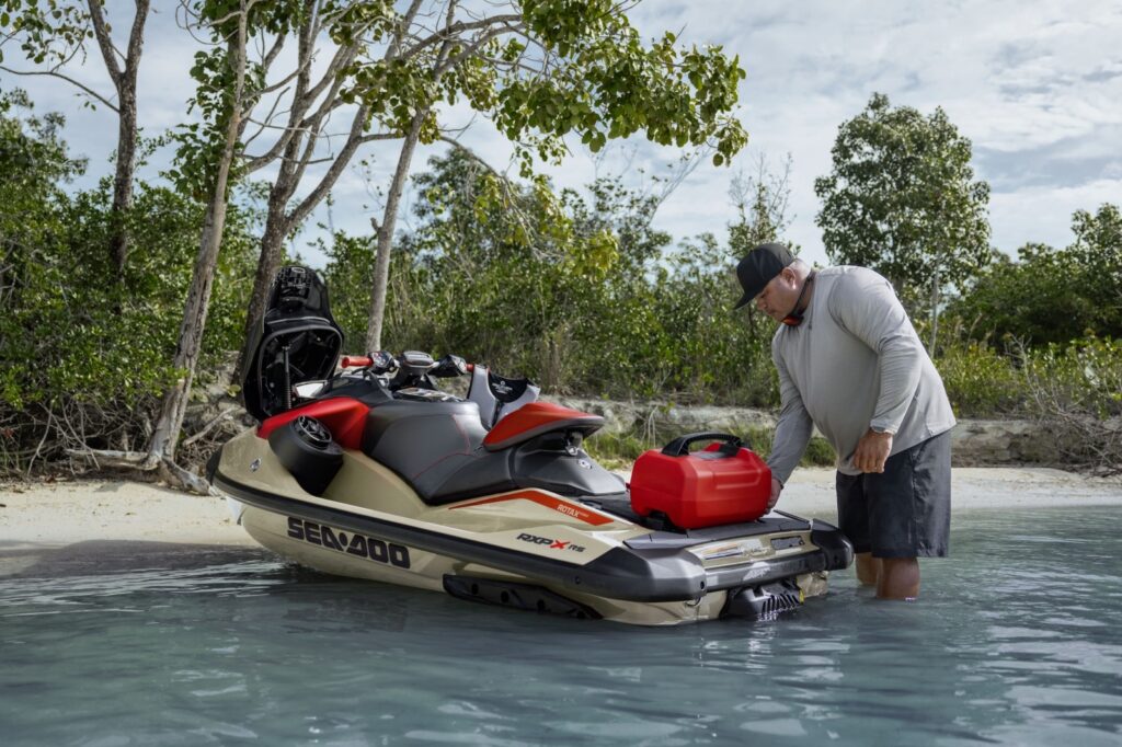 Skútr vodní Sea-Doo RXP XRS 1-up 325hp Audio písková metalíza