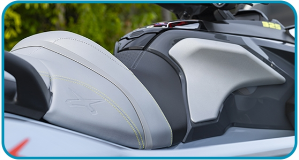 Skútr vodní Sea-Doo RXT XRS 3-up 325hp Audio písková metalíza