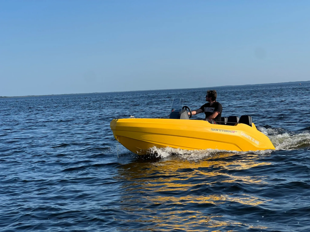 boat-zluta